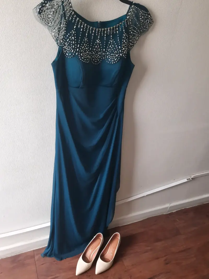 Vestido largo azul con detalles brillantes - 5