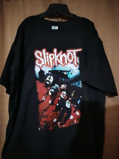 Polera negra de banda Korn con diseño gráfico - miniatura 2