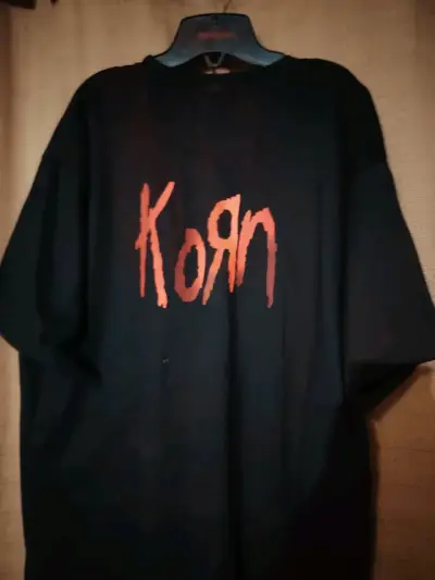 Polera negra de banda Korn con diseño gráfico - miniatura 4