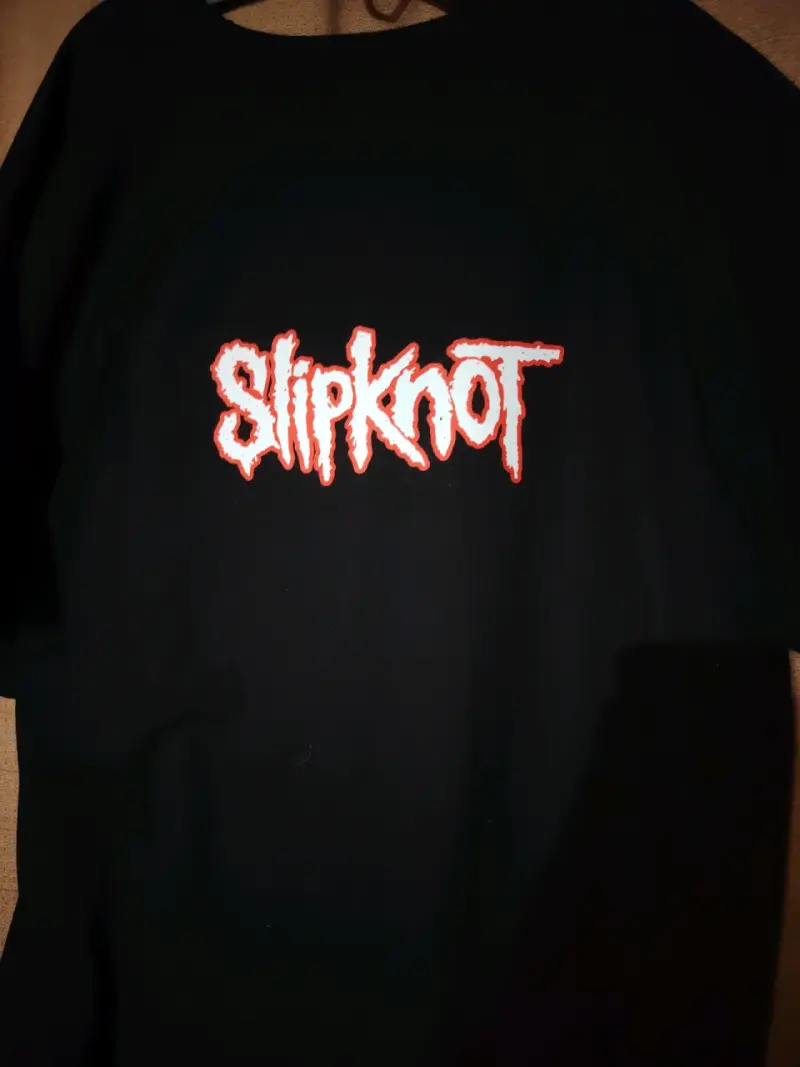 Polera negra de banda Korn con diseño gráfico - 5