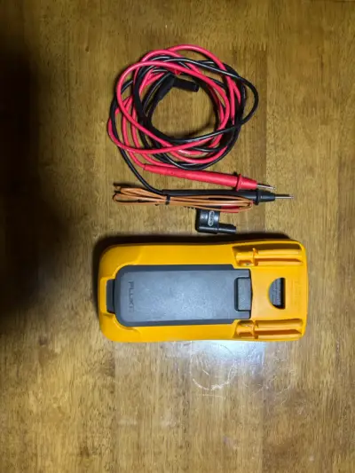 Multímetro digital Fluke 17B+ con cables - miniatura 2