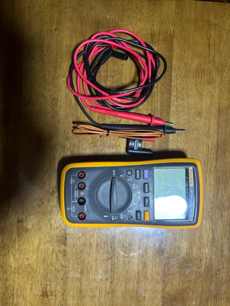 Multímetro digital Fluke 17B+ con cables - 3