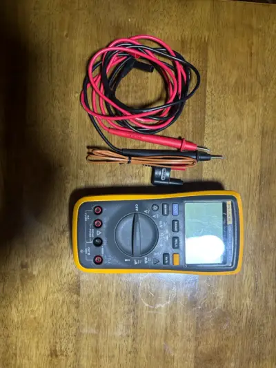 Multímetro digital Fluke 17B+ con cables - miniatura 3