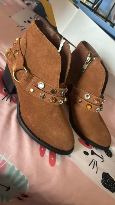 Botines de gamuza marrón con tachuelas - miniatura 1