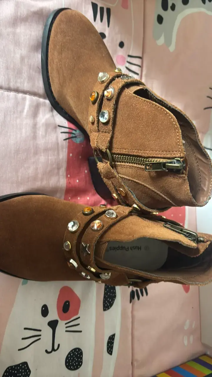 Botines de gamuza marrón con tachuelas - 3