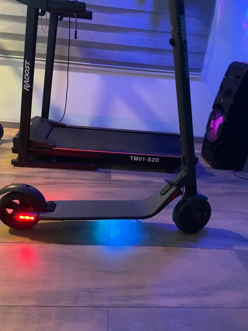 Scooter eléctrico Ninebot es e22 con luces LED - 1