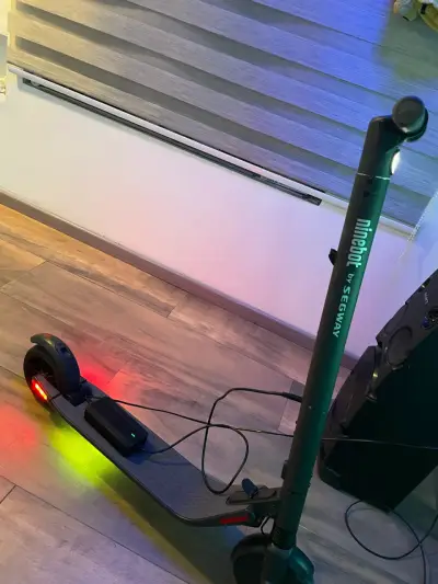 Scooter eléctrico Ninebot es e22 con luces LED - miniatura 2