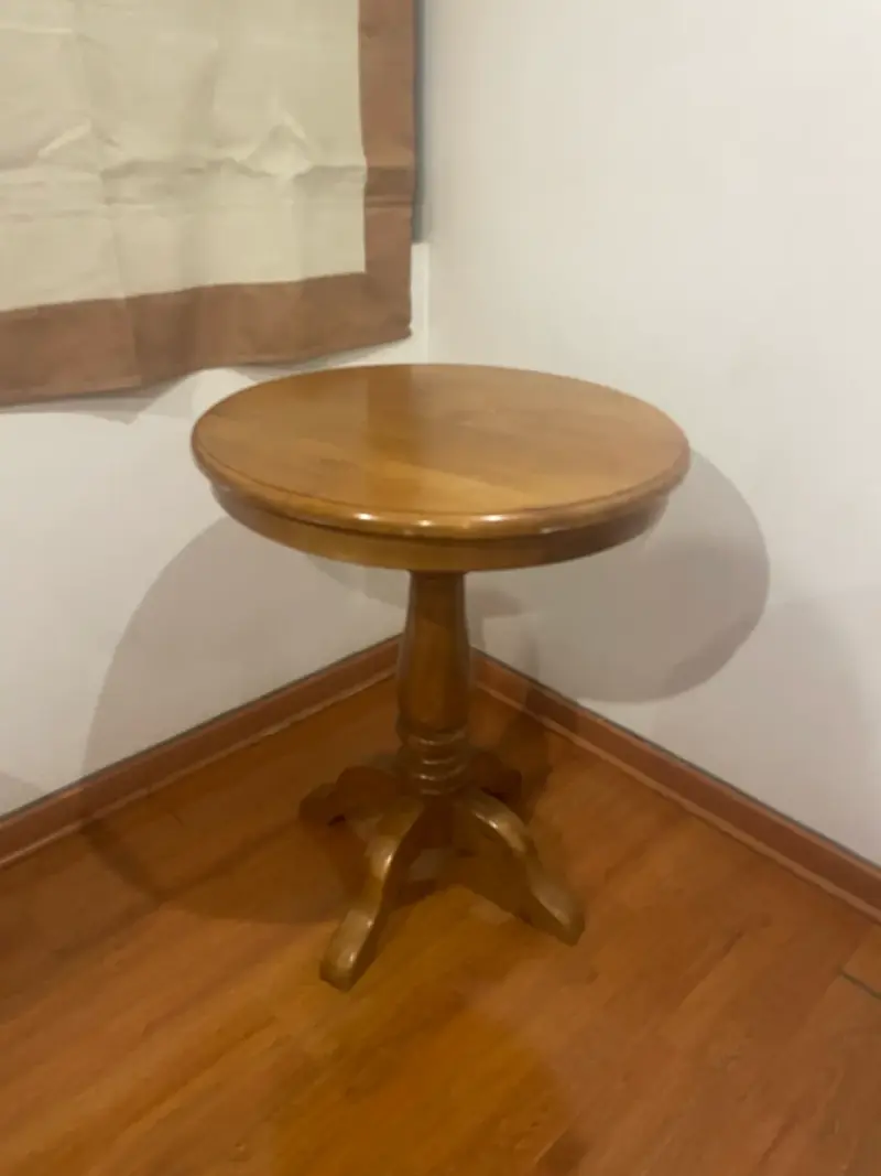 Mesa redonda de madera estilo clásico - 1