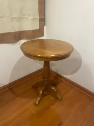 Mesa redonda de madera estilo clásico - miniatura 1