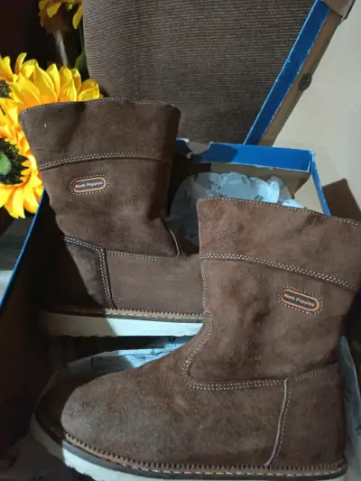 Botas Hush Puppies de gamuza marrón - miniatura 1