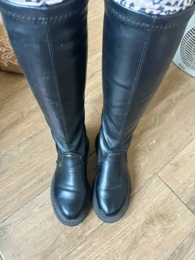 Botas largas de cuero negro para mujer - miniatura 1