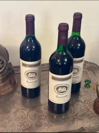 Vino tinto Esmeralda Cabernet Sauvignon - miniatura 1