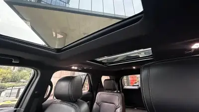 SUV Ford Explorer Limited 4x4 2019 negra - miniatura 5
