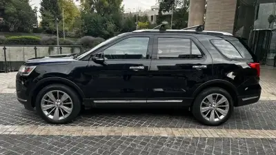 SUV Ford Explorer Limited 4x4 2019 negra - miniatura 6
