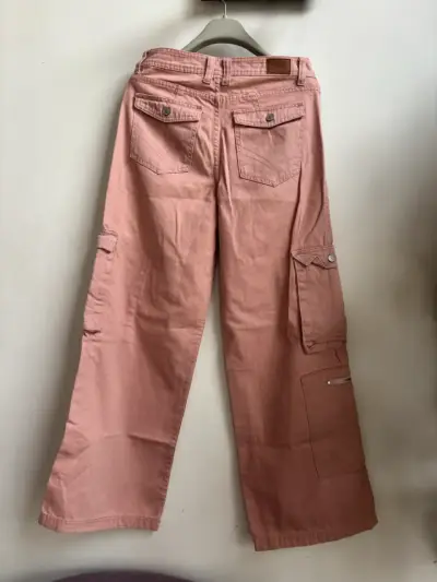 Pantalones cargo rosados para mujer - miniatura 2