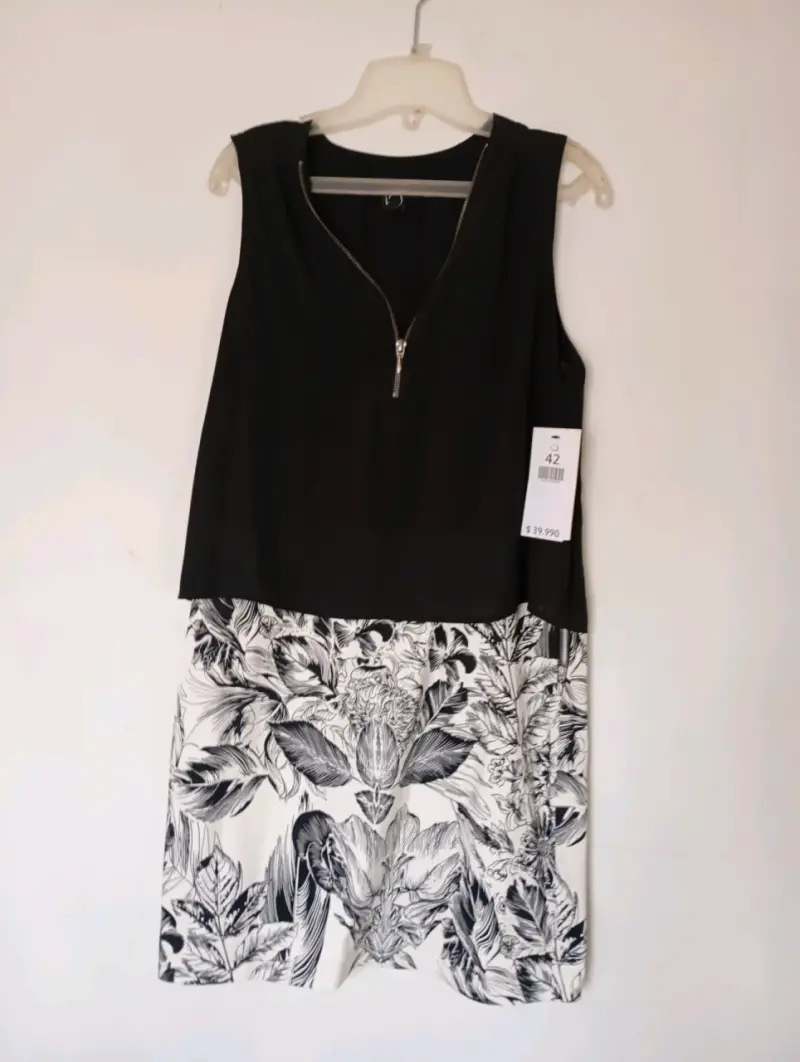 Vestido bicolor con estampado floral marca IO - 2