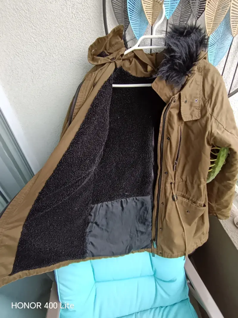Parka verde oliva con capucha de piel sintética - 2