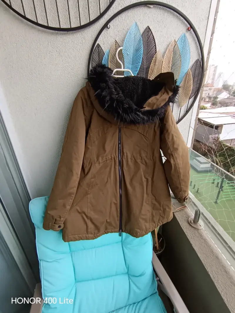 Parka verde oliva con capucha de piel sintética - 3