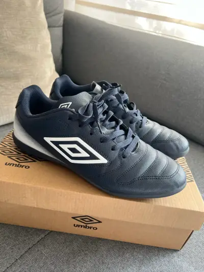 Zapatillas de fútbol Umbro azul marino - miniatura 2
