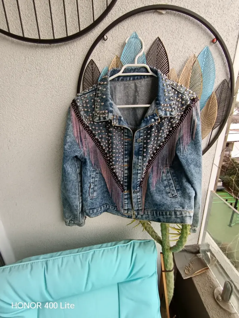 Chaqueta de mezclilla con tachas y flecos - 2