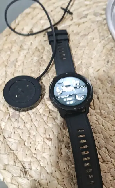 Smartwatch deportivo con cargador - miniatura 1