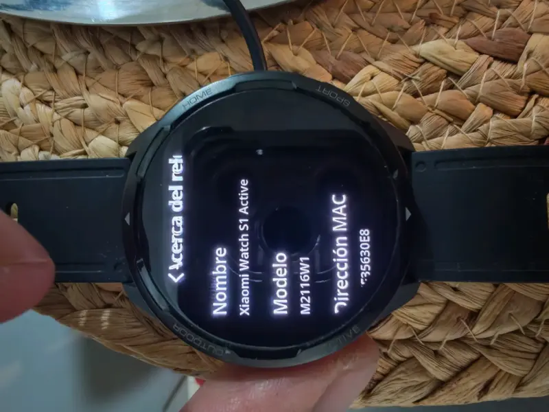 Smartwatch deportivo con cargador - 2