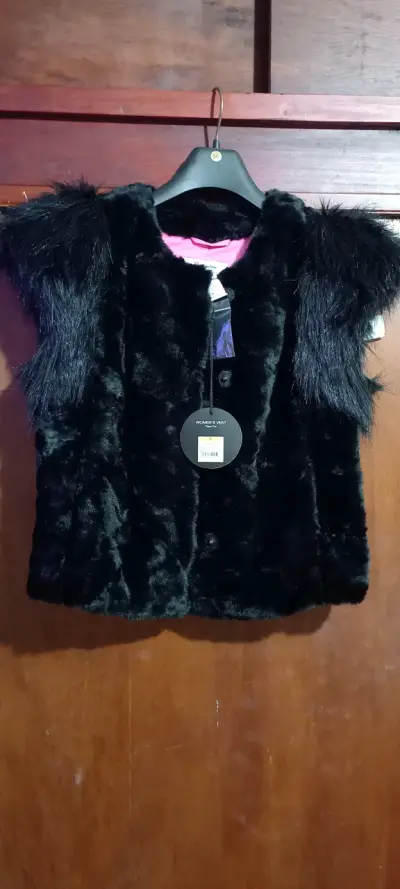Chaleco de piel sintética negro para mujer - miniatura 1