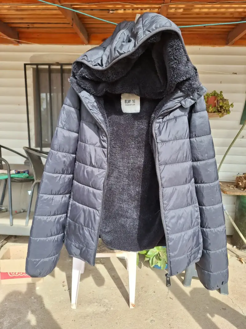 Chaqueta acolchada con capucha negral - 2