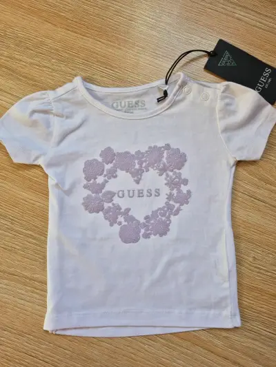 Polera infantil Guess blanca con diseño floral - miniatura 1