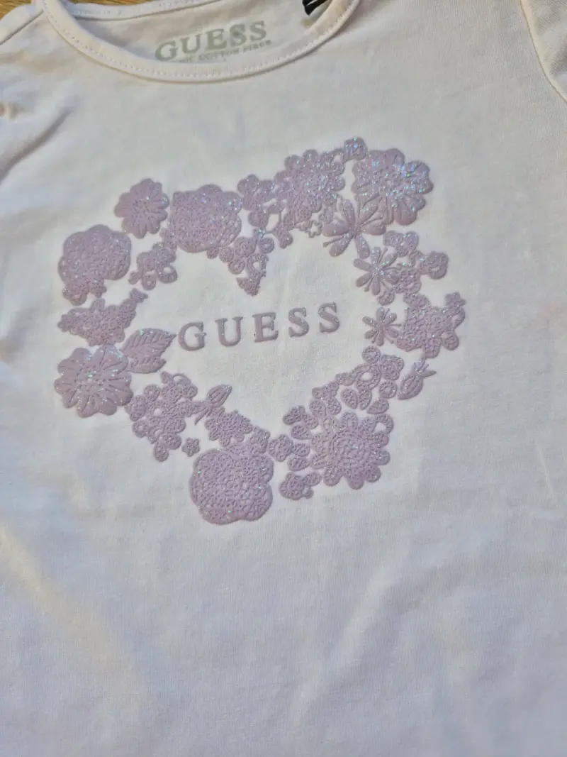 Polera infantil Guess blanca con diseño floral - 2