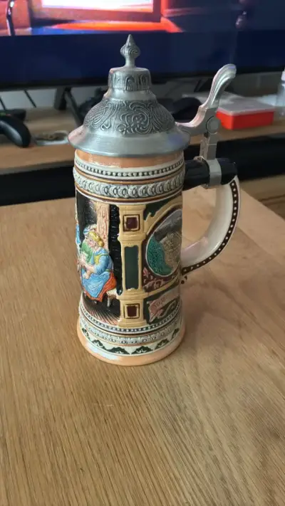 Jarra cervecera alemana con tapa metálica - miniatura 1