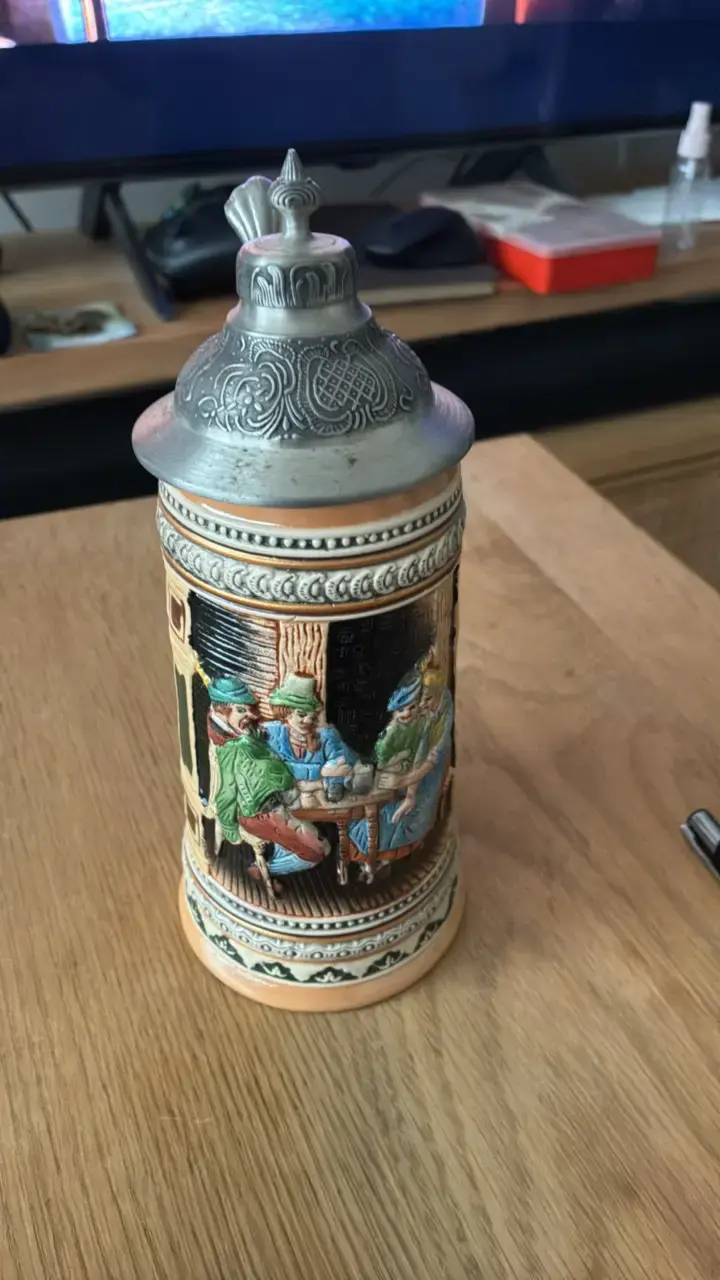 Jarra cervecera alemana con tapa metálica - 2