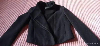 Chaqueta negra de paño para mujer - miniatura 3
