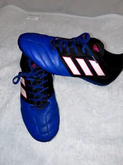 Zapatillas de fútbol Adidas azules y negras - miniatura 1