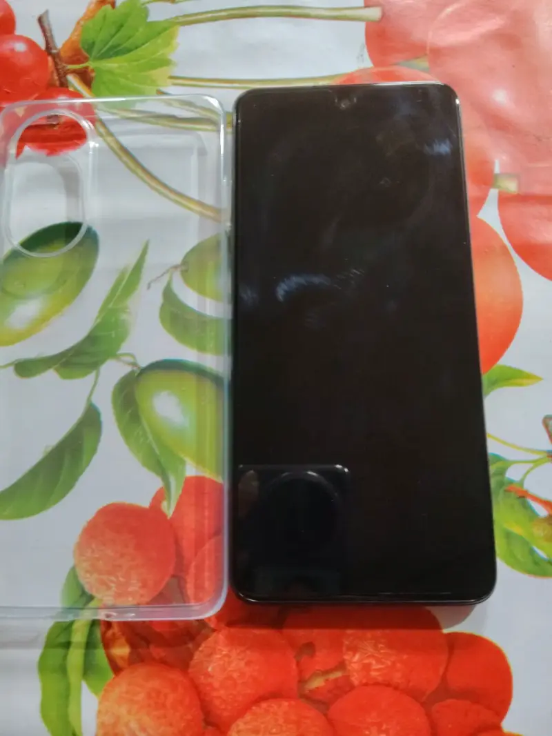 Smartphone con funda transparente - 1