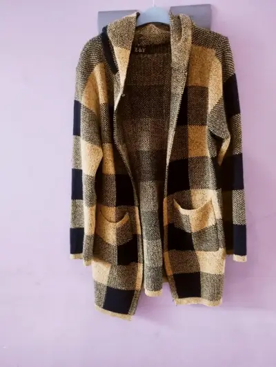 Cárdigan a cuadros con capucha - miniatura 2