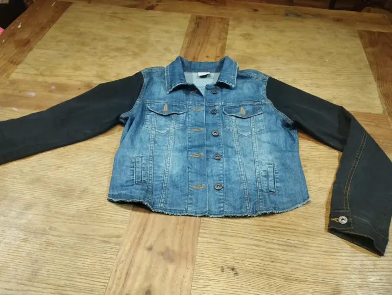 Chaqueta de mezclilla con mangas azul más oscuro - 2