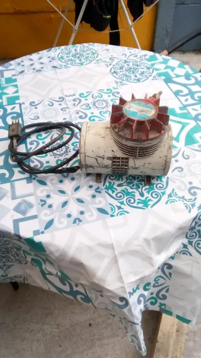Compresor de aire vintage usado - miniatura 1