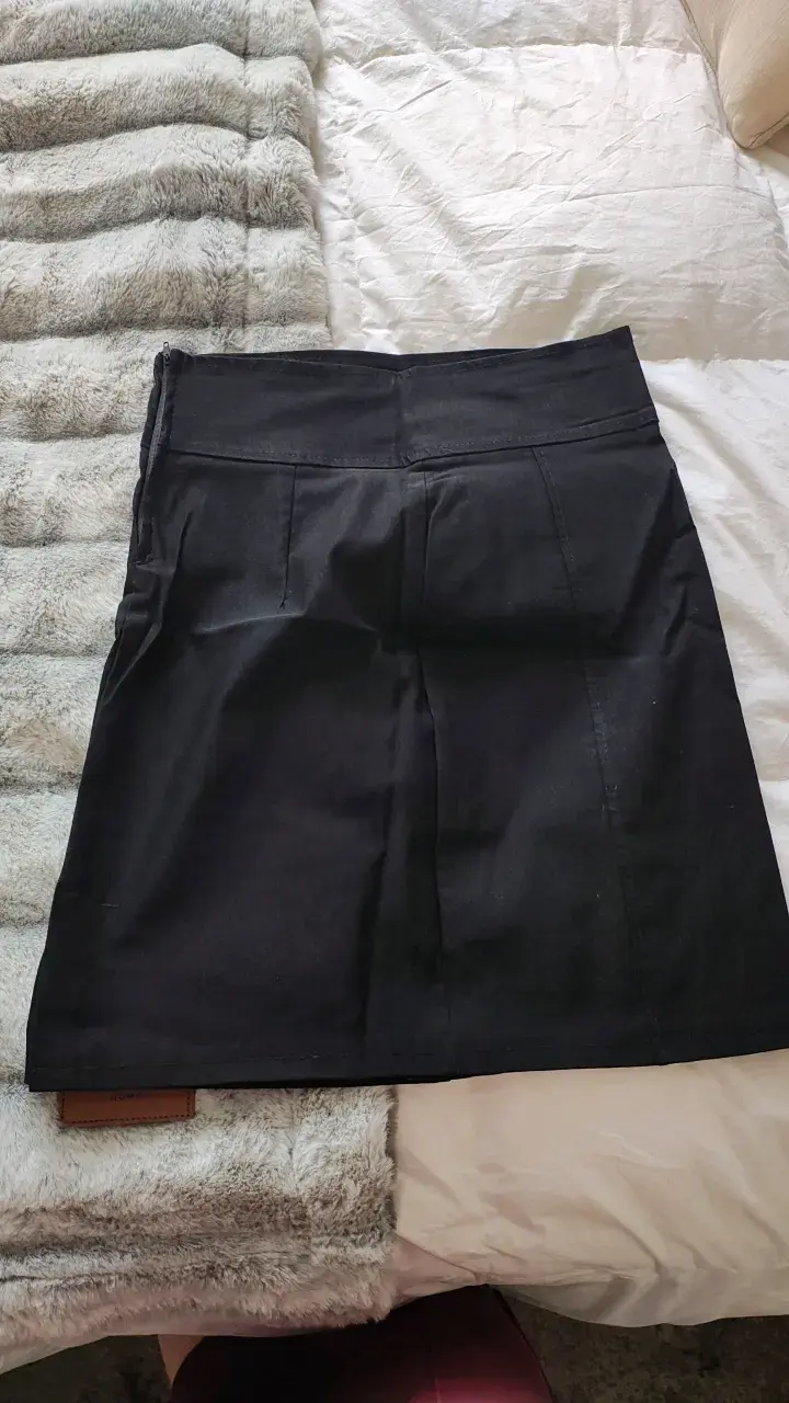 Falda negra clásica para mujer - 1
