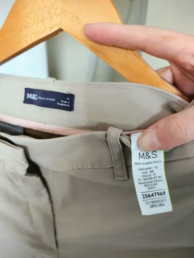 Pantalones beige M&S talla 38 - miniatura 1