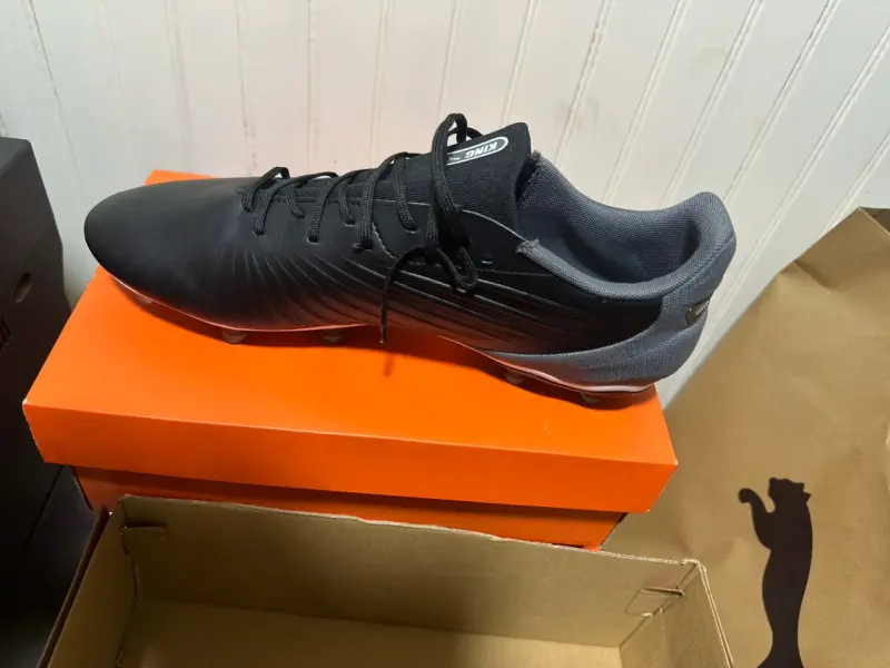 Botines de fútbol negros King nuevos - 1