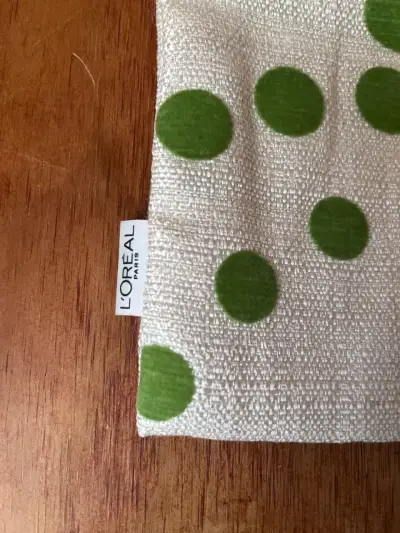 Neceser L'Oréal con diseño de lunares verdes - miniatura 3