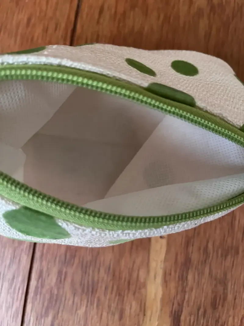 Neceser L'Oréal con diseño de lunares verdes - 6