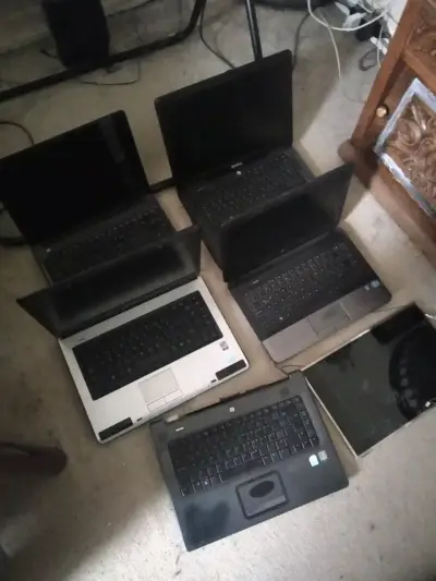 Lote de laptops usadas para repuestos - miniatura 1