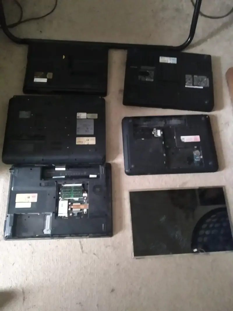 Lote de laptops usadas para repuestos - 2