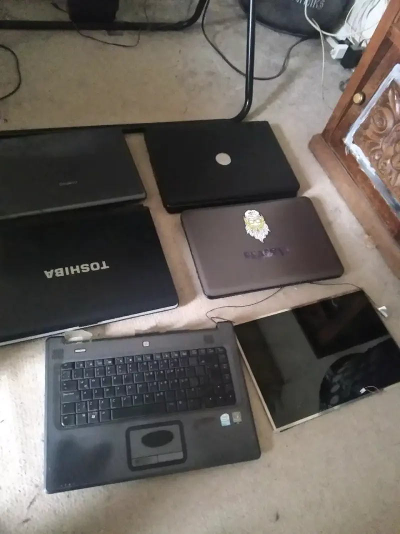 Lote de laptops usadas para repuestos - 4