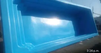 Piscina de fibra de vidrio azul grande - miniatura 1