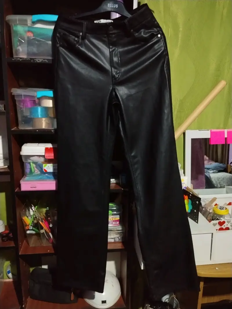 Pantalones de cuero negro Zara - 1