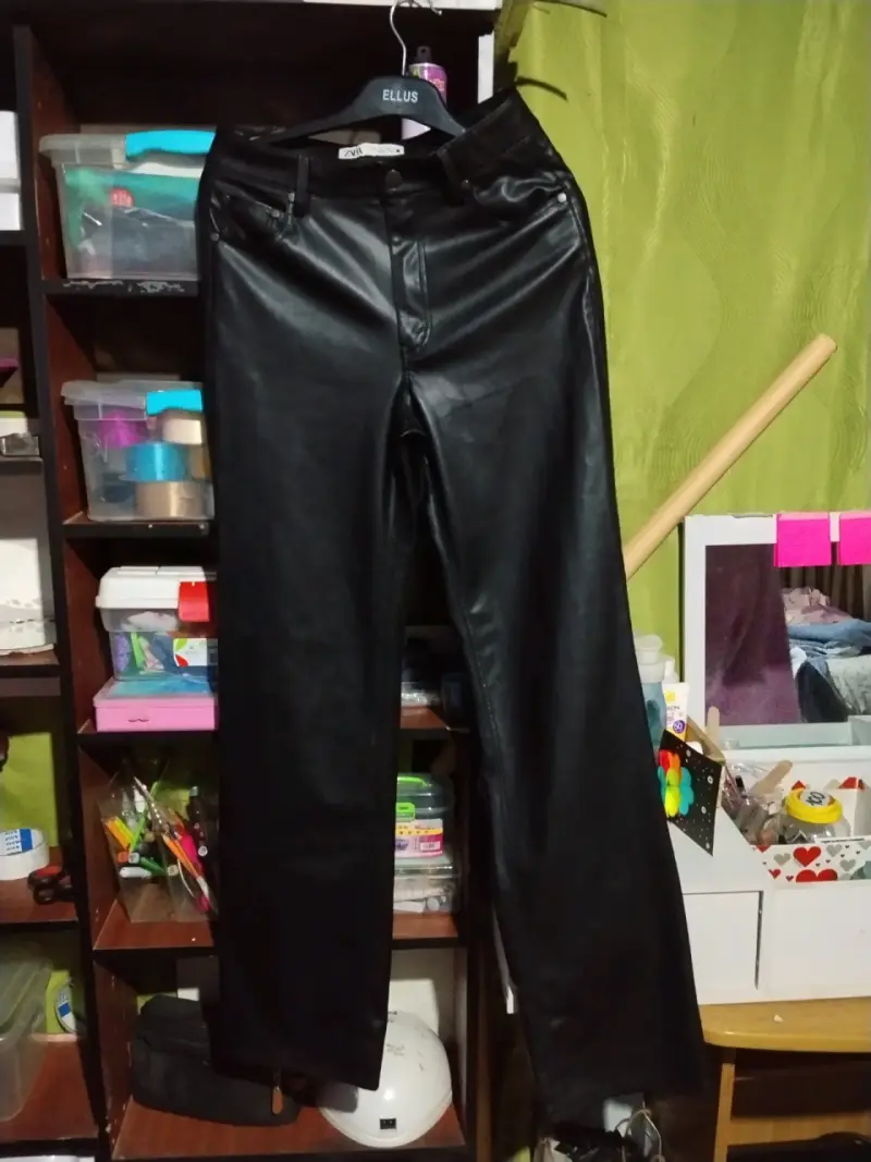 Pantalones de cuero negro Zara - 2