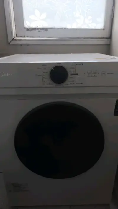 Secadora Midea de carga frontal blanca - miniatura 1